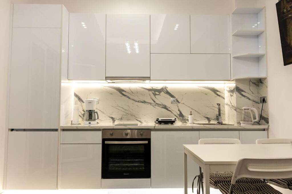 The Golden 1 Apartment